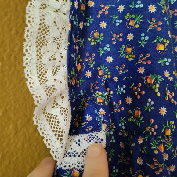 Homemade Floral Apron - Picture 4 of 7